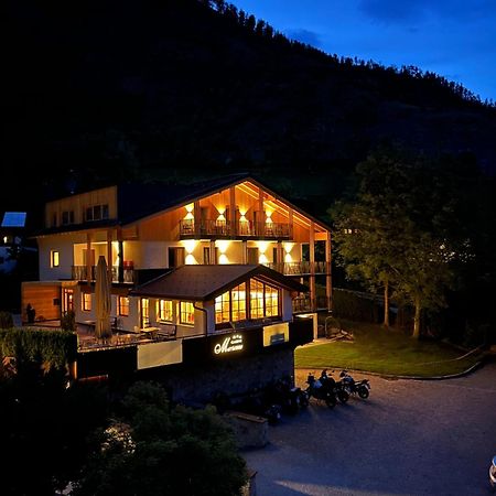 Bed and Breakfast Garni Marianne Malles Venosta Esterno foto