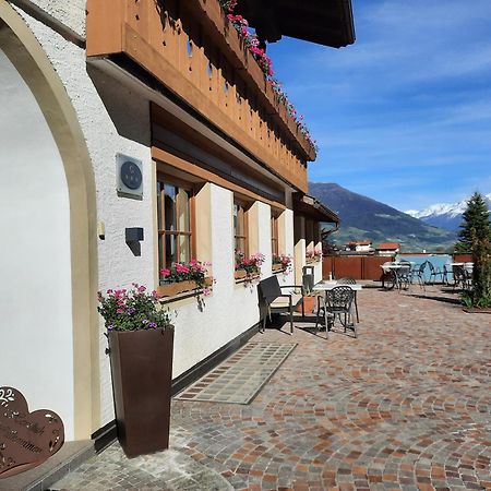 Bed and Breakfast Garni Marianne Malles Venosta Esterno foto