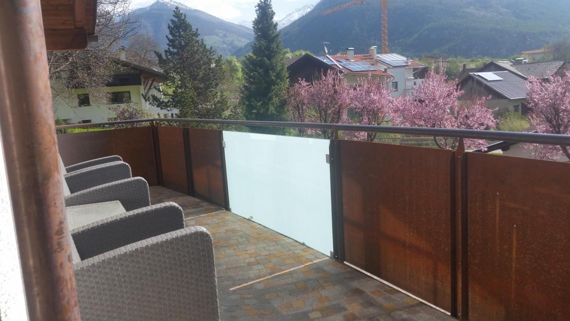 Bed and Breakfast Garni Marianne Malles Venosta Esterno foto