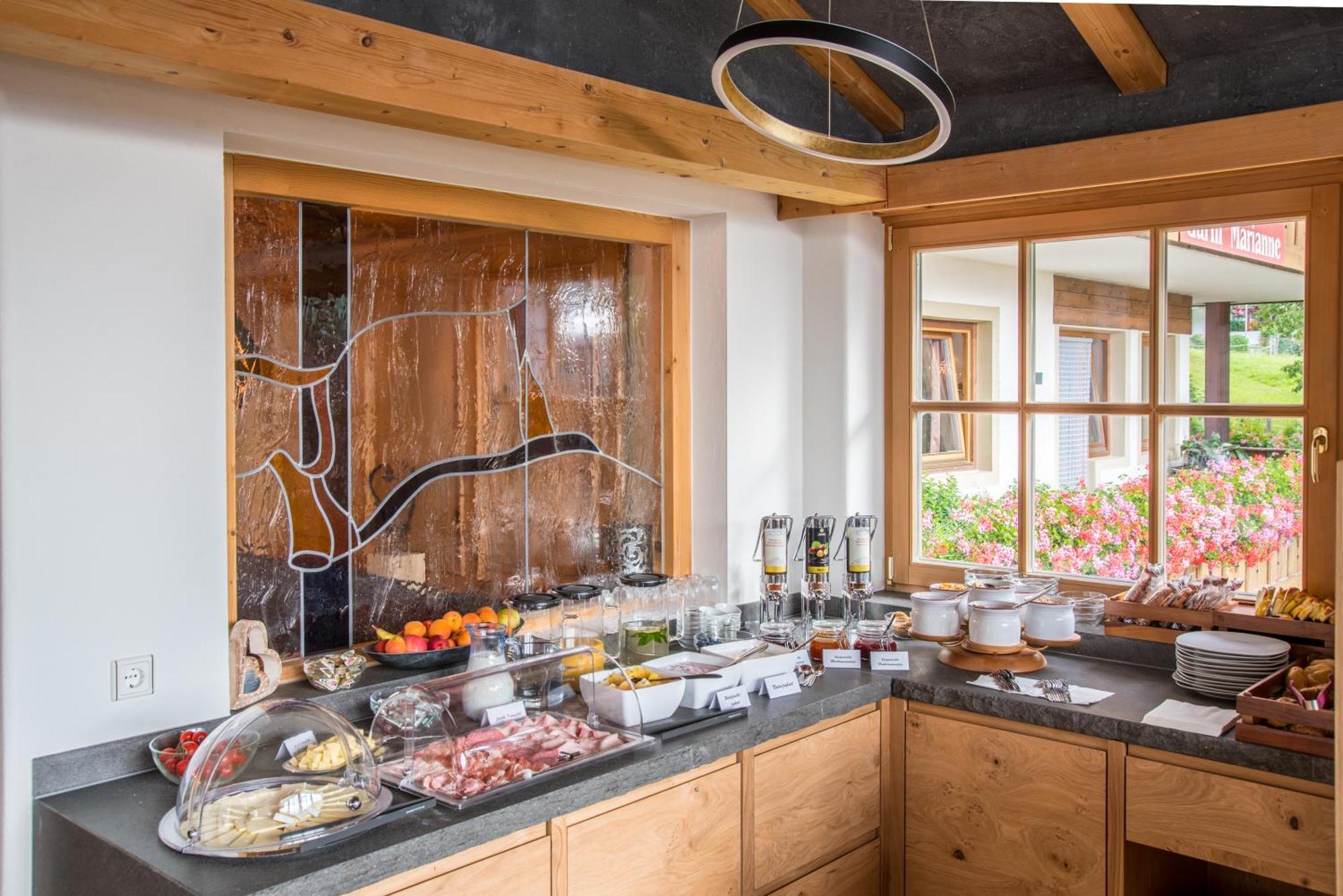 Bed and Breakfast Garni Marianne Malles Venosta Esterno foto