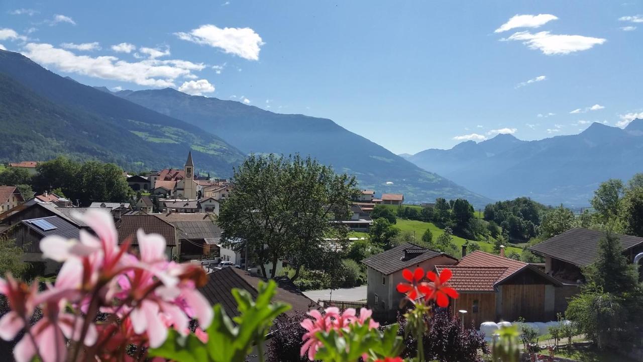 Bed and Breakfast Garni Marianne Malles Venosta Esterno foto