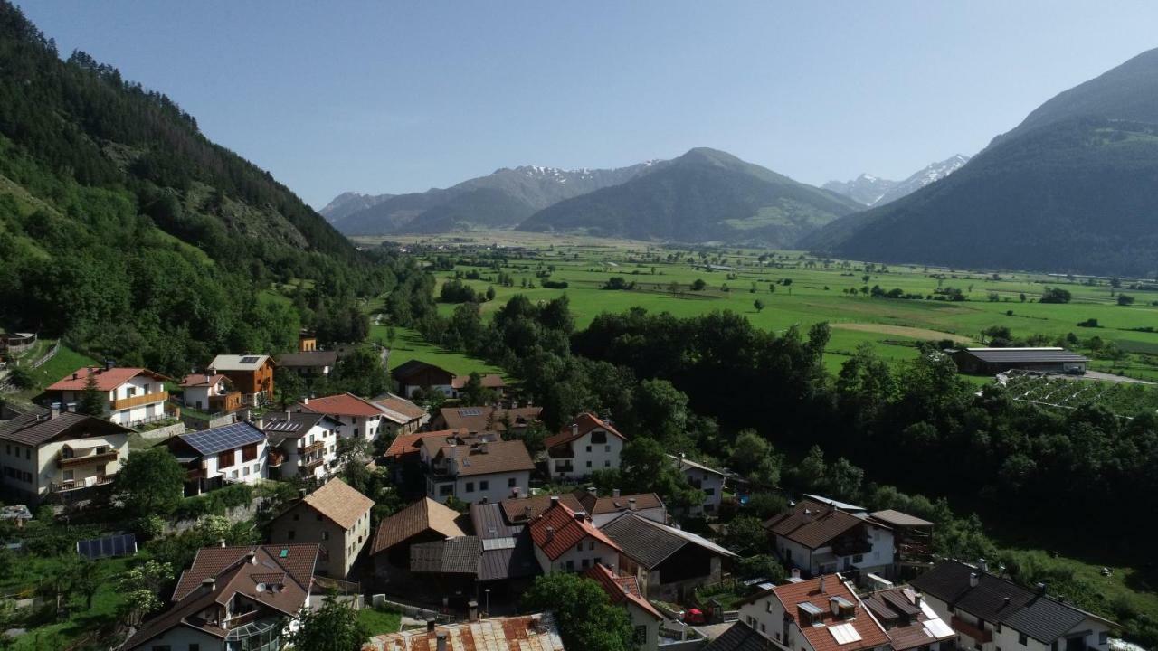 Bed and Breakfast Garni Marianne Malles Venosta Esterno foto